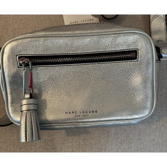 Marc Jacobs Zoom Tassel Silver Metallic Crossbody Bag. - Picture 3 of 8